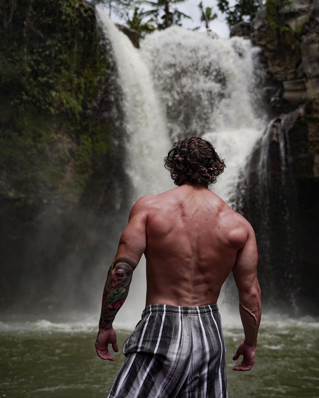 hot-shirtless-man-huge-strong-back-owen-harrison-beautiful-waterfall