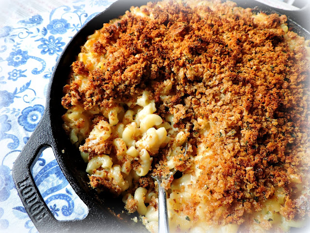 Baked Mac & Cheese with a Crispy Crumb Topping