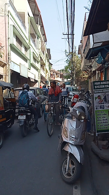 Traffic-congested streets of Dehradun