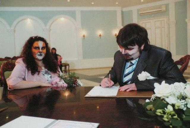 
23 Fail And Weird Wedding Photos.