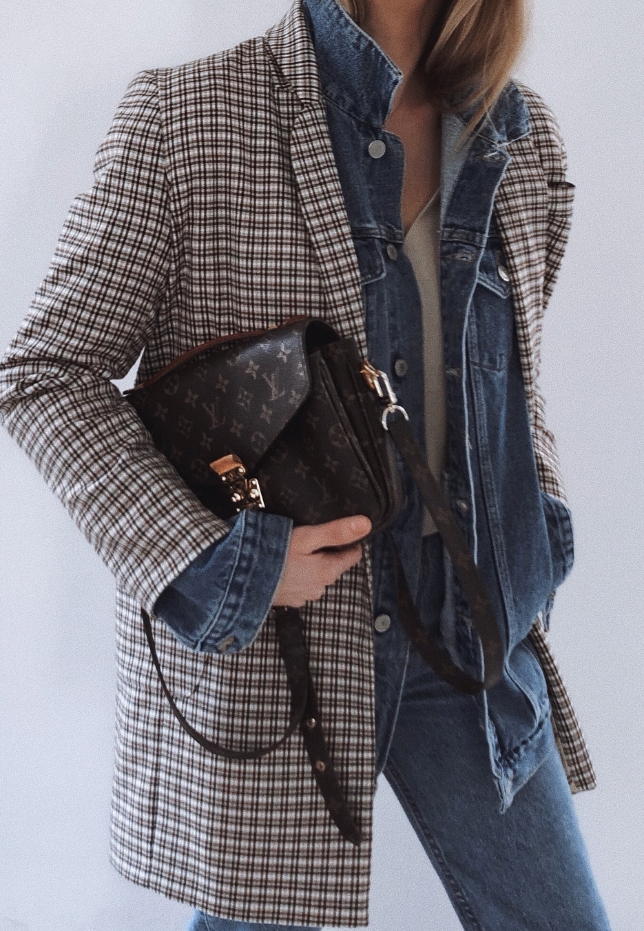 gorgeous layered outfit / plaid blazer + denim jacket + top + bag + jeans