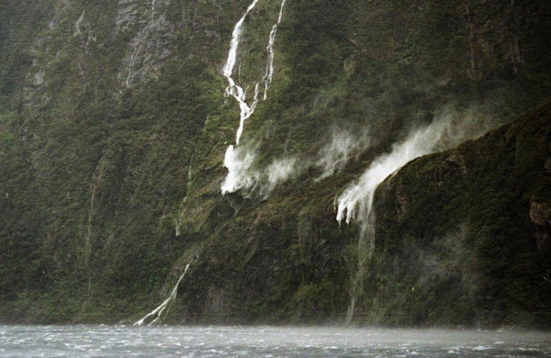 milford-sound-waterfalls-5