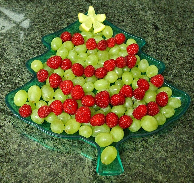 Very Best Pinterest Pins: Christmas Tree Fruit Tray Appetizer