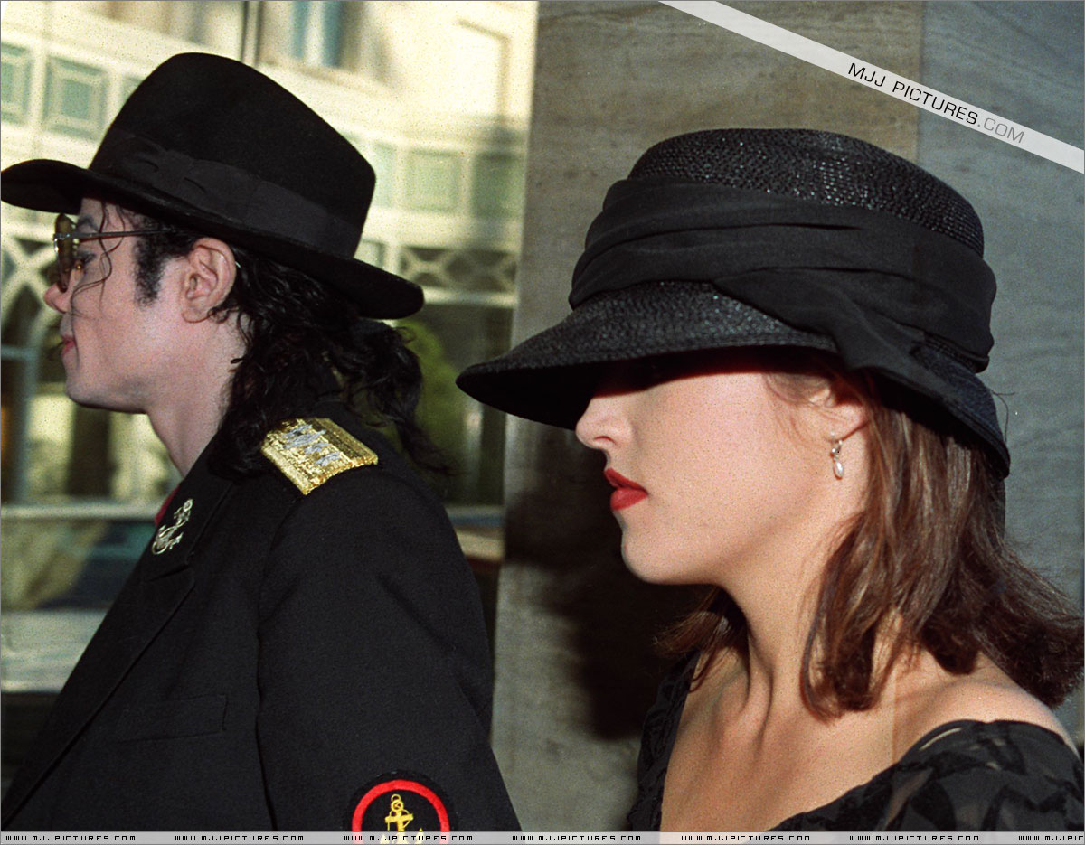 FOTOS Michael Jackson e Lisa Marie fazendo compras em ...