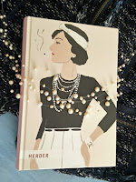 https://sommerlese.blogspot.com/2018/10/coco-chanel-nadine-sieger.html