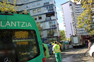 Incendio en un piso de La Paz, en Cruces, con dos evacuados al hospital por inhalación de humo