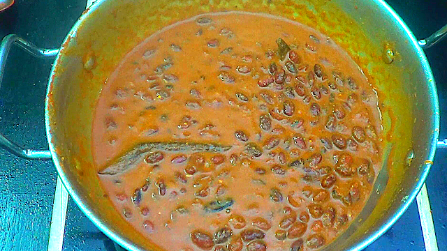Rajma curry should be right consistency image
