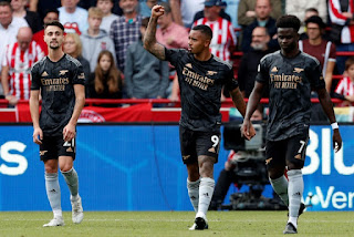 Les joueurs d’Arsenal sur la pelouse de Brentford