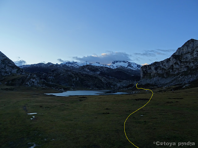 Lago Ercina desde el aparcamient.