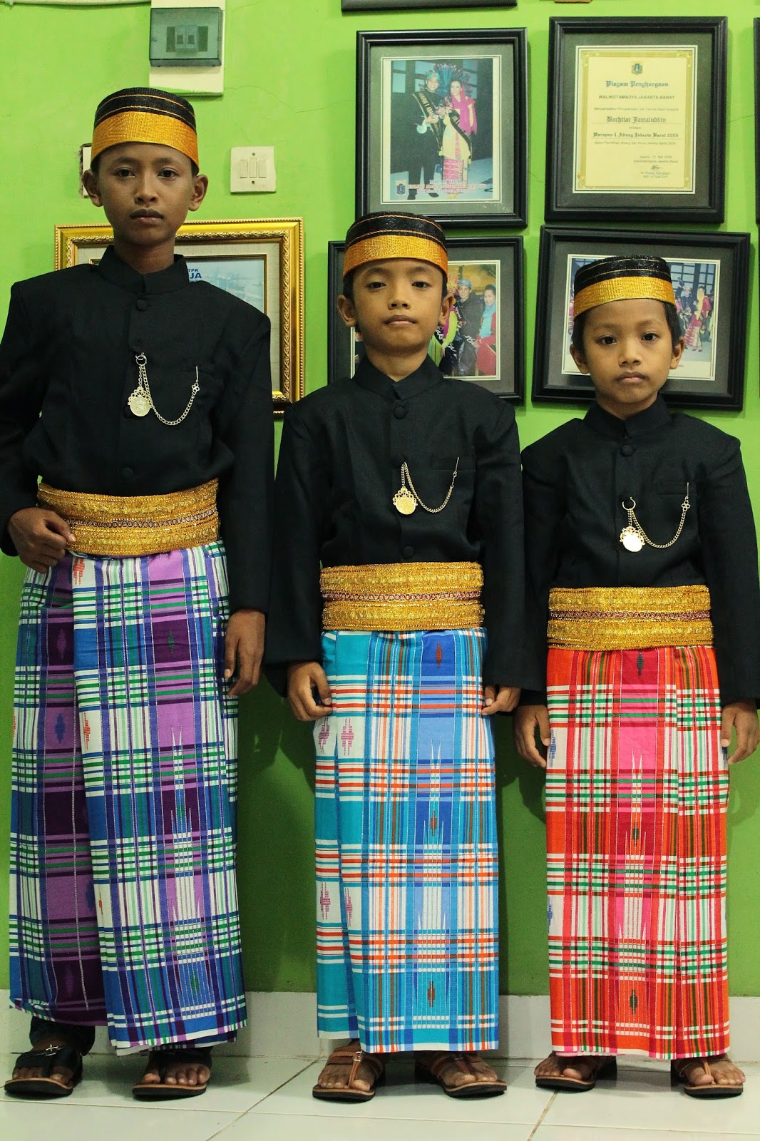 5 Baju Adat Sulawesi Selatan, Nama, Penjelasan dan Gambarnya - Tradisi