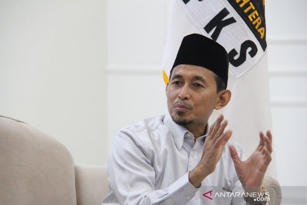 PKS: SKB 3 Menteri Pencabutan Aturan Seragam Keagamaan Lampaui Undang-Undang