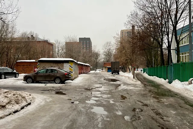 Ставропольская улица, проспект 40 лет Октября, дворы (бывшая Заводская улица), гаражи (построены в 1962 году)