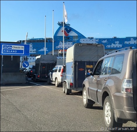 Silja-Bilfärja-Ensam-Tre-Barn