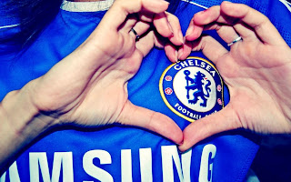 Girl wearing Chelsea Uniform Heart Shape with Hands HD Wallpaper