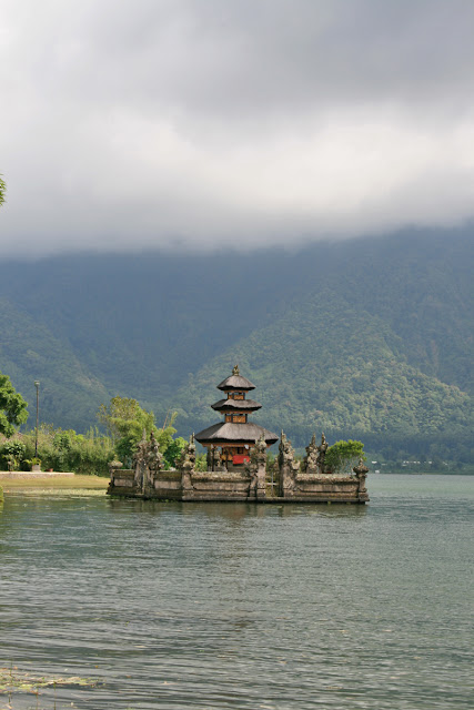 temple Puri Ulun Danu Bratan. храм Пури Улун Дану Братан