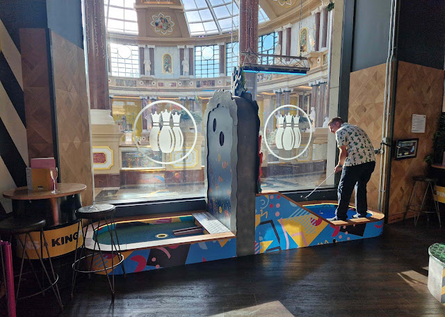 Mini Golf at King Pins at the Trafford Palazzo