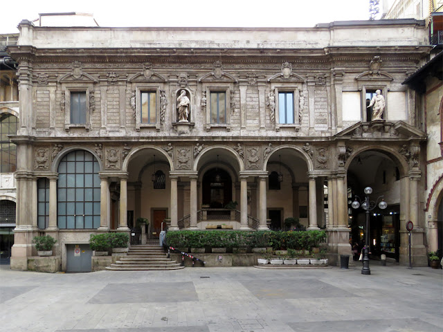 Palazzo delle Scuole Palatine, Palace of the Palatine School, Piazza Mercanti, Milan