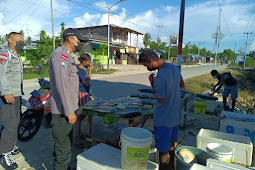 Polsek Muara Tami Lakukan Patroli Dialogis, Himbau Prokes dan Bagi Masker ke Warga