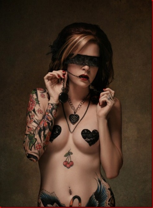 beautiful-women-with-tattoos-7