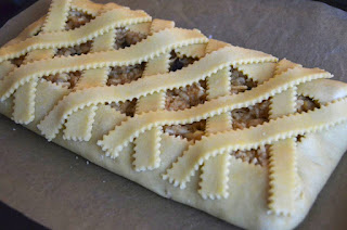 AUSTRIAN APFELSCHLANGEL (APPLE PIE)