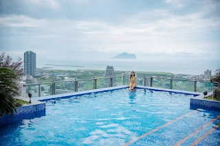 頭城就想賴著不想走溫泉渡假民宿|絕美天台泳池|可遠眺龜山島與頭城夜景