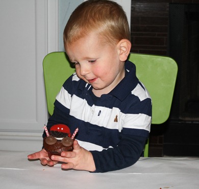 ryan eyeing cupcake (1 of 1)