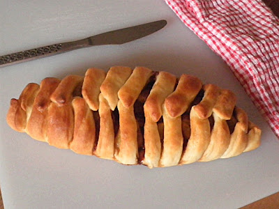 Braided Apple Bread Recipe @ treatntrivk.blogspot.com