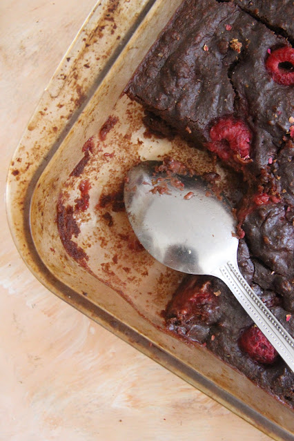 Cuillère et saladier : Fondant chocolat vegan sans sucre ajouté