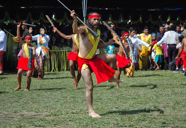 Tari Cakalele Tarian Perang Daerah Maluku