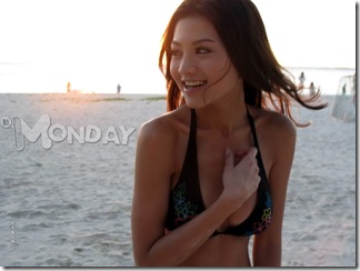 Chrissie on the beach (4)