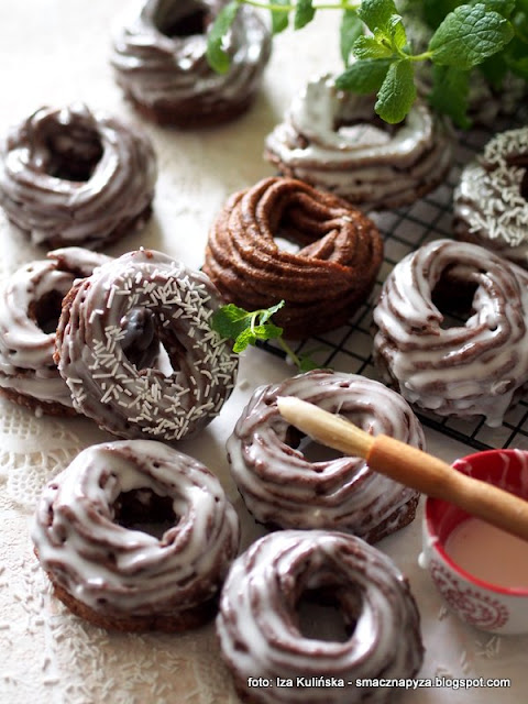 pączki hiszpańskie , obwarzanki wiedeńskie , pączki ptysiowe, ciasto parzone , tłusty czwartek , ostatki , karnawał , ciastka , gniazdka ptysiowe , oponki , słodkości , deser