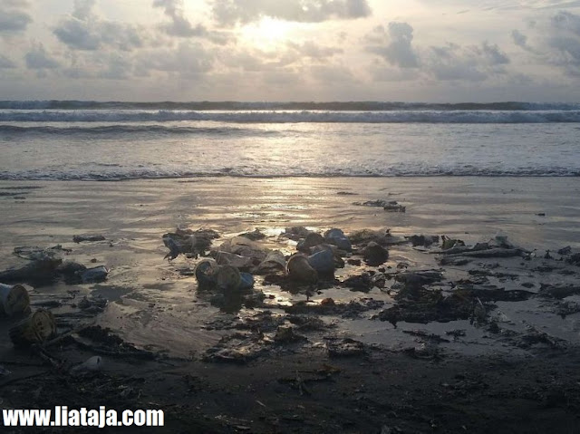 Foto Pantai Kuta Bali Penuh Sampah - liataja.com