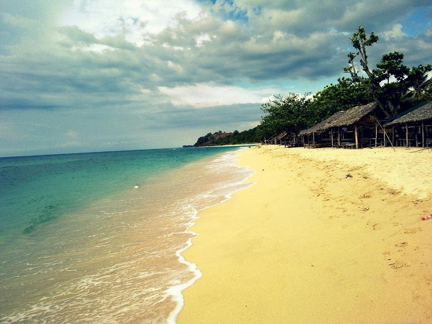 Keheningan Pantai Pasir Putih Lhok Me