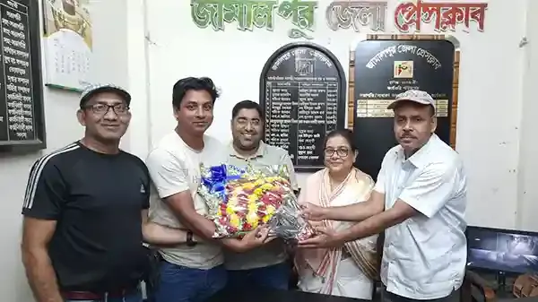 জামালপুর জেলা প্রেসক্লাবের পক্ষ থেকে সাংবাদিক মামুনকে সংবর্ধনা