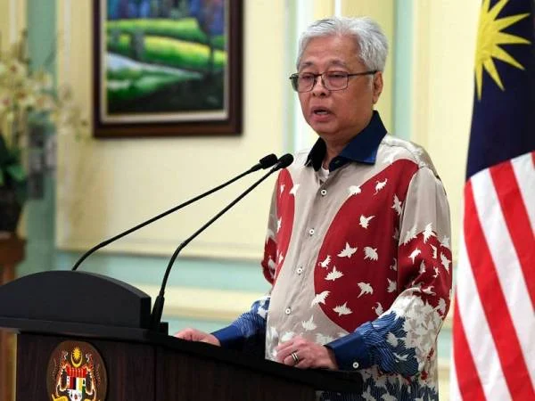 Lihat Kreatifnya Rakyat Malaysia Apabila Baju Batik Menteri Keselamatan Jadi Kuih Muih