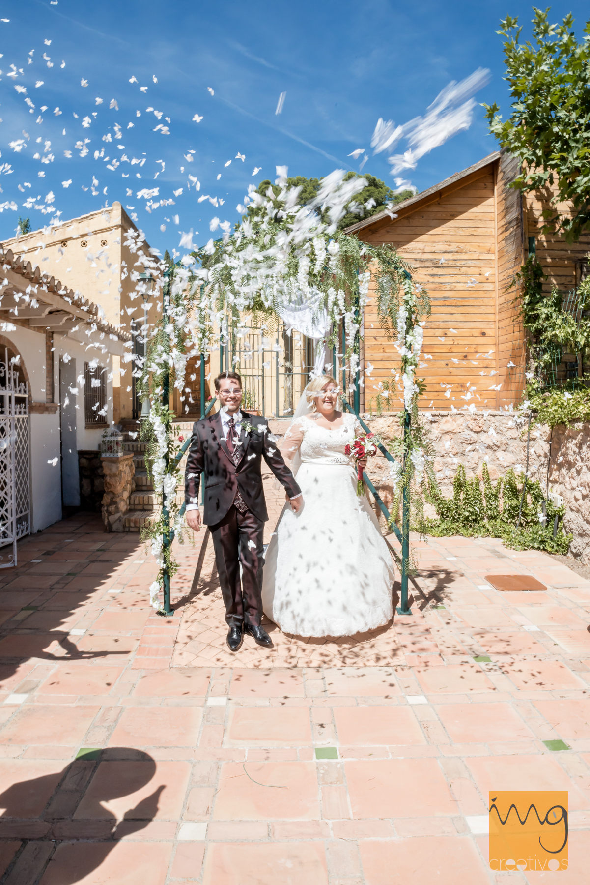 Recepción a los novios en la celebración