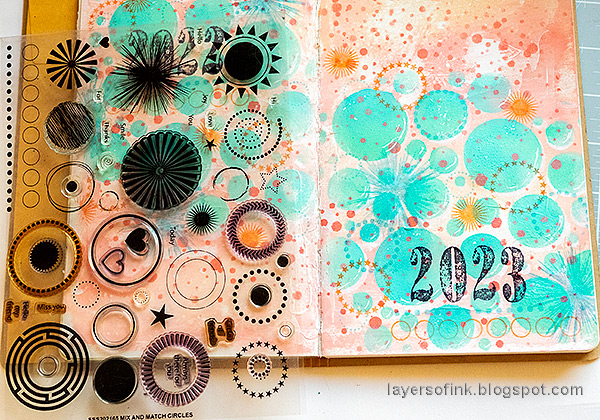 Layers of ink - Happy New Year Art Journal Page Tutorial by Anna-Karin Evaldsson. Stamp circles with Simon Says Stamp Mix and Match Circles stamp set..