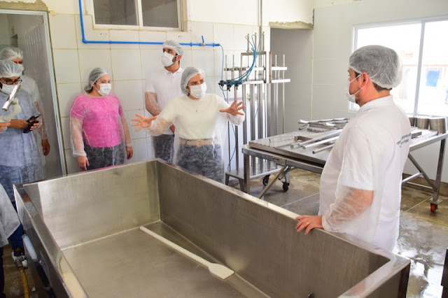 Equipamentos entregues pelo Governo da Paraíba triplicam capacidade de beneficiamento de leite de cabra em Cabaceiras