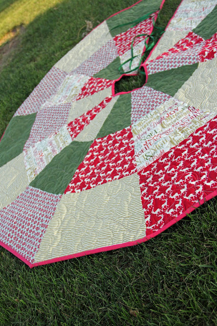 Christmas in July tree skirt, made using a free tutorial