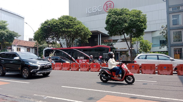 Beda Suroboyo Bus dan Trans Semanggi