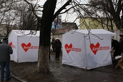 Палатки БЮТ громят неизвестные
