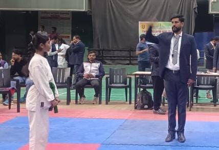 जिल्हास्तरीय कराटे स्पर्धेत  योगीता सावंत प्रथम -विभाग स्तरावर निवड .
