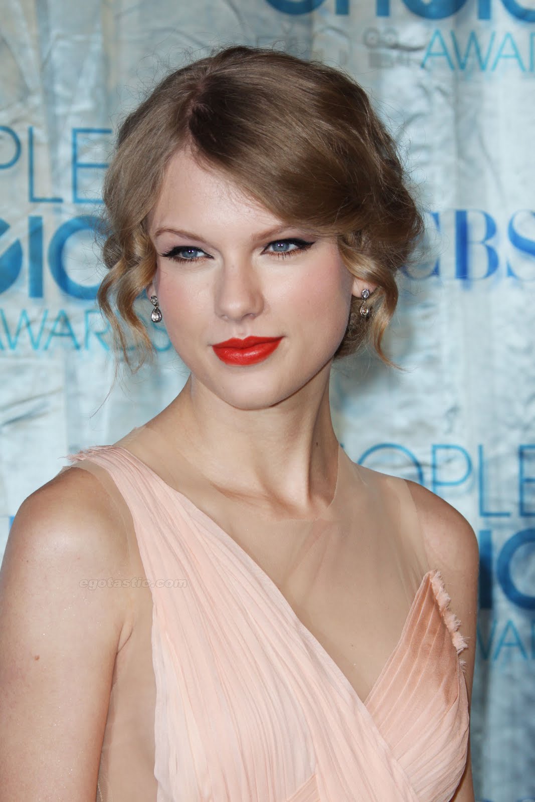 A new life hartz: Taylor Swift Hairstyle