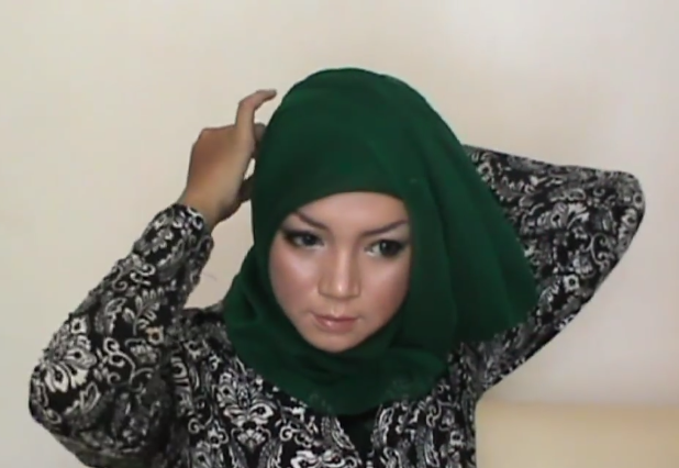 Tutorial Hijab Paris Segi Empat Modern dan Simple