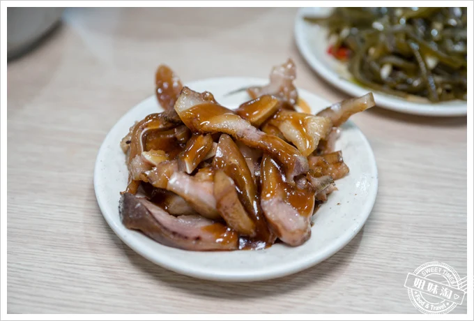 建宏牛肉麵豬頭皮