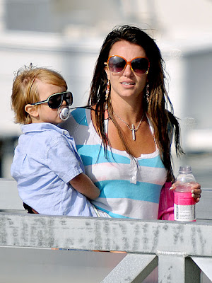 britney spears sean picture. Britney Spears and son Jayden