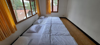 Kamar kamar yang nyaman dengan tempat tidur berkualitas