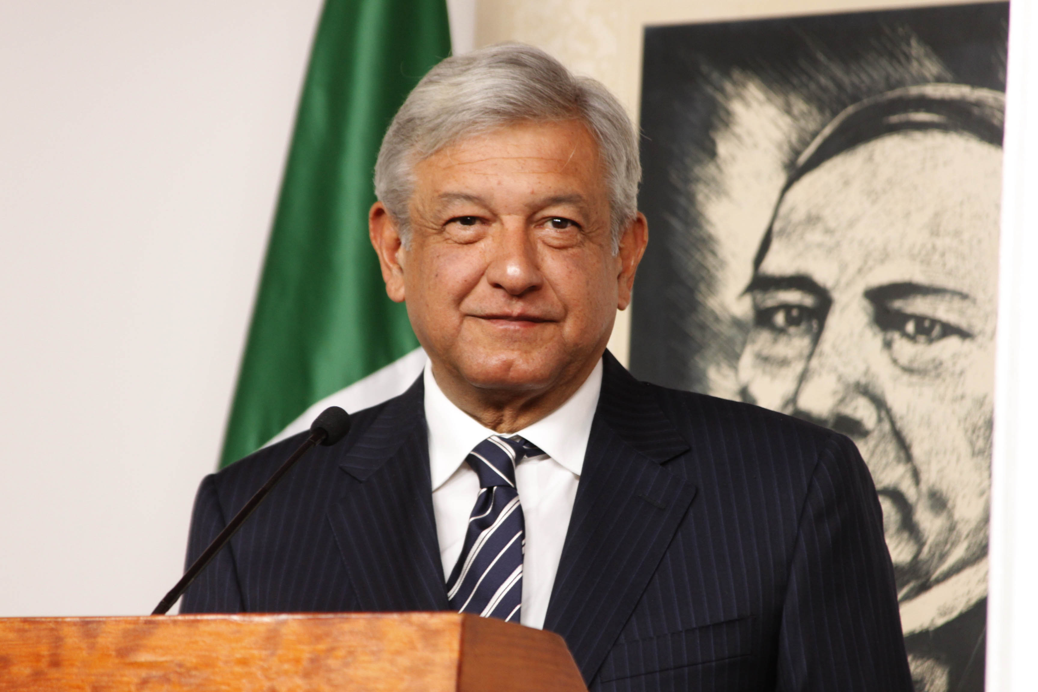 Peña Nieto no privatizará Pemex, sino el petróleo: AMLO