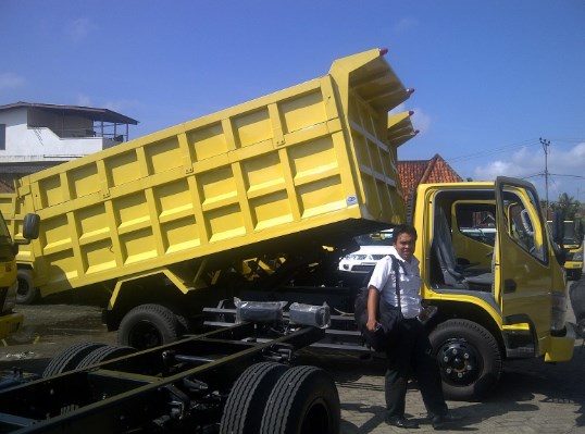 dump truck MITSUBISHI PALEMBANG