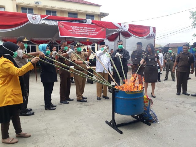 Barang Bukti Narkotika dan Senpi Dimusnakan 